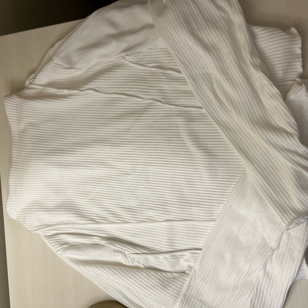 Women’s White Long Sleeve Cropped Top